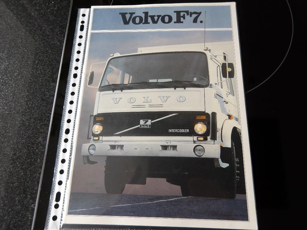 Folder Volvo F7 NL!, Verzenden, Zo goed als nieuw, Volvo