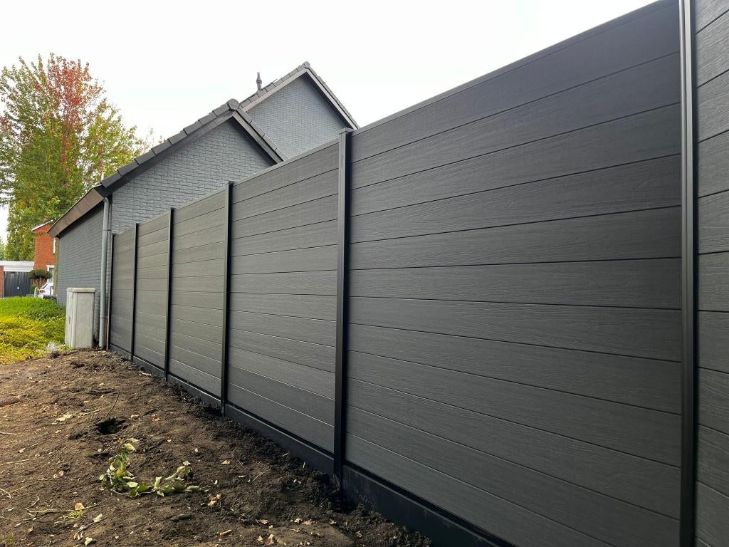 Ruim 16 meter Composiet Schutting Zwart / Opruiming, Kunststof, Compoziet B.V., 6 meter of meer, Vlotbrugweg 19a
