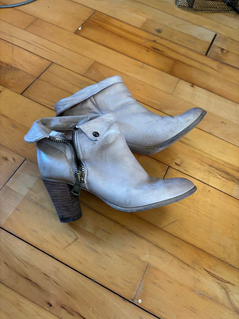 Vintage Italiaanse enkellaarzen “VERO CUOIO”, Ophalen of Verzenden, Gedragen, Beige, Lage of Enkellaarzen
