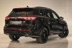 Volkswagen Tiguan 1.5 eTSI R-Line Edition PANO | MASSAGE, Zwart, 4 cilinders, 150 pk, Zwart