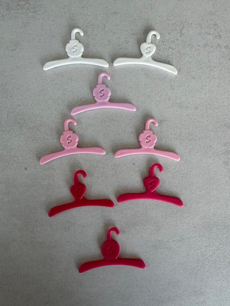 Steffi love mini klerenhangers, Verzamelen, Poppen, Gebruikt, Accessoires, Ophalen of Verzenden