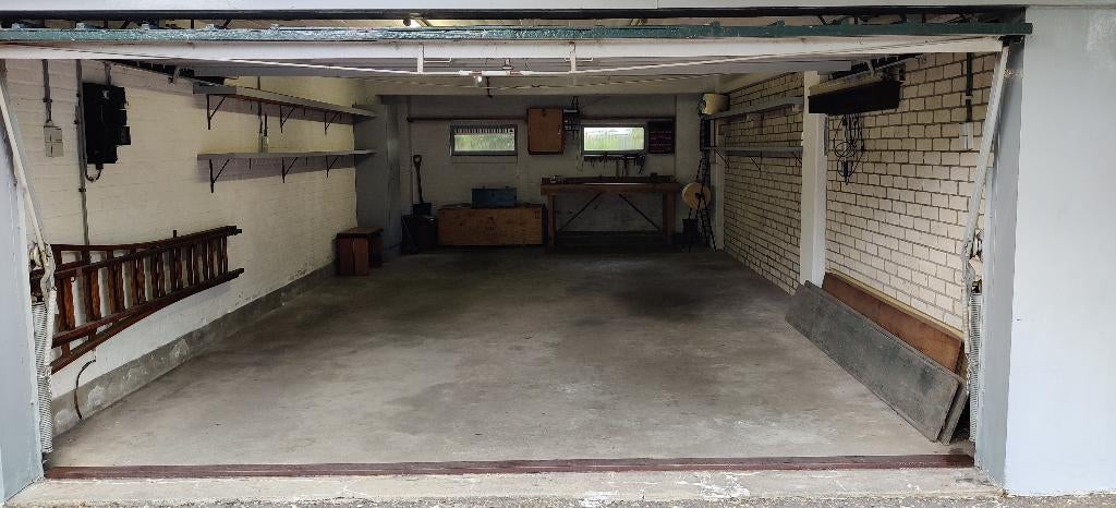 Droge Garagebox 42m2 in Apeldoorn m elektr v opslag/oldtimer