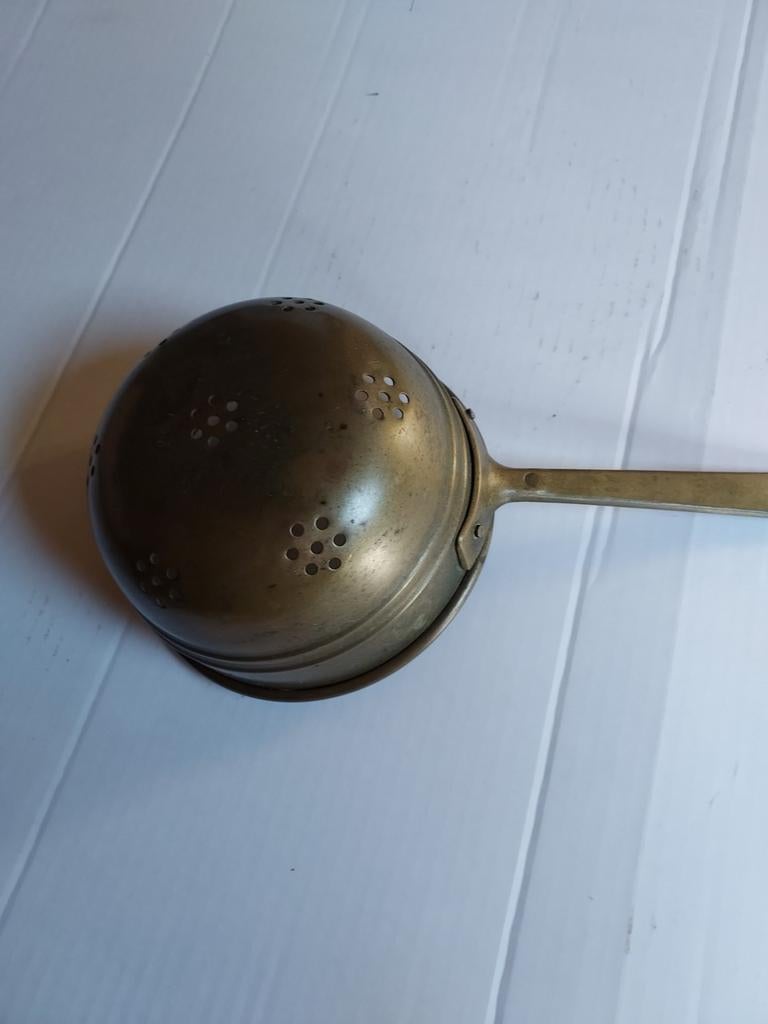 Oude geel koperen zeef / vergiet ?, Ophalen of Verzenden, Koper