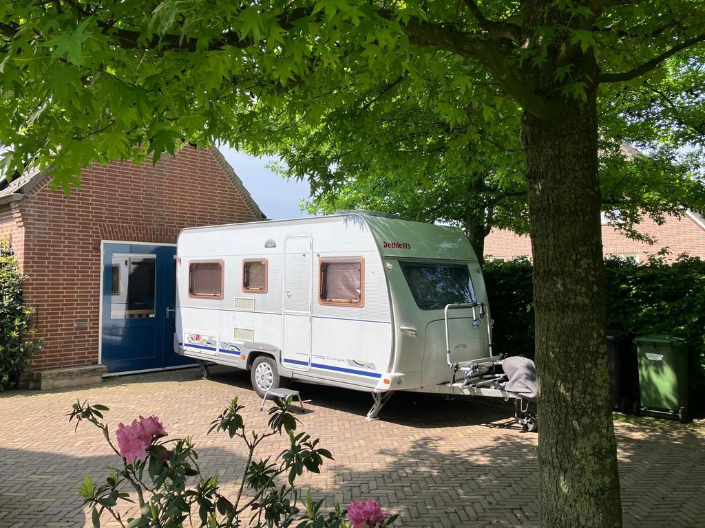 Caravan Dethleffs Camper 430 db 2002 (zeer nette staat)!, Caravans en Kamperen, Caravans, Serviceluik, Treinzit, Particulier, Dethleffs