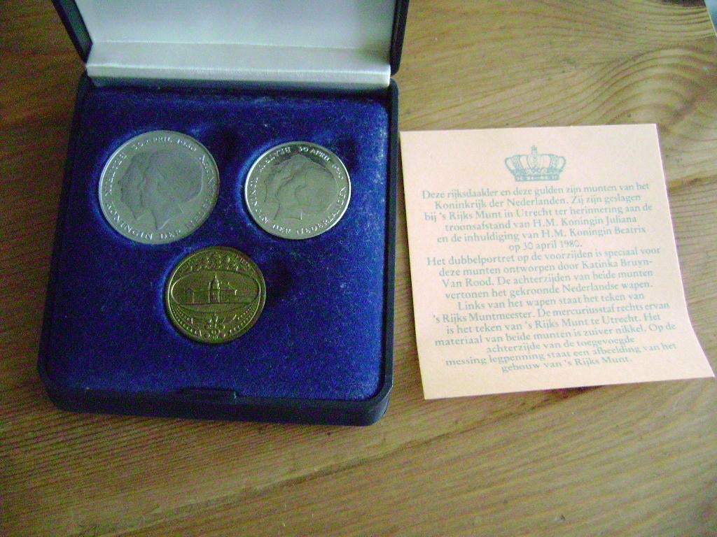 Kroningsmunten 1980 Beatrix, Postzegels en Munten, Munten | Nederland, Setje, 2½ gulden, Koningin Beatrix, Ophalen of Verzenden