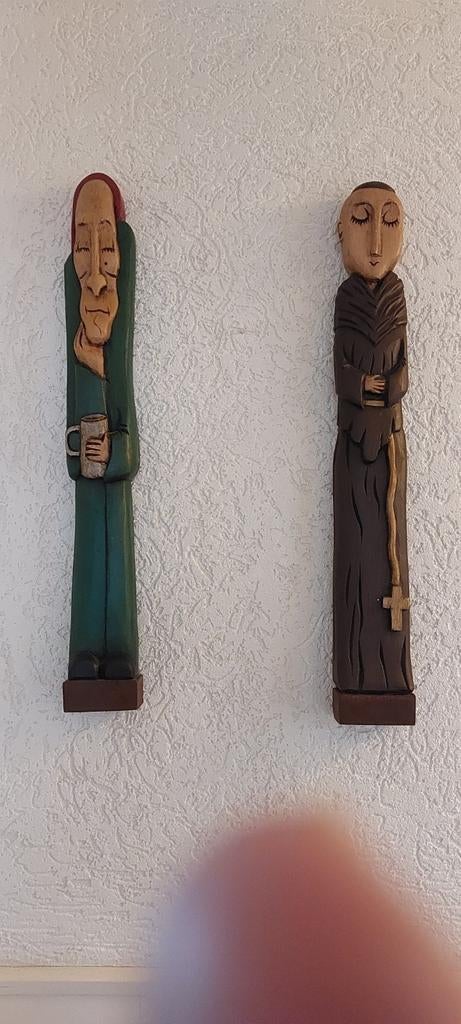 Houten Beelden van Monniken, Ophalen