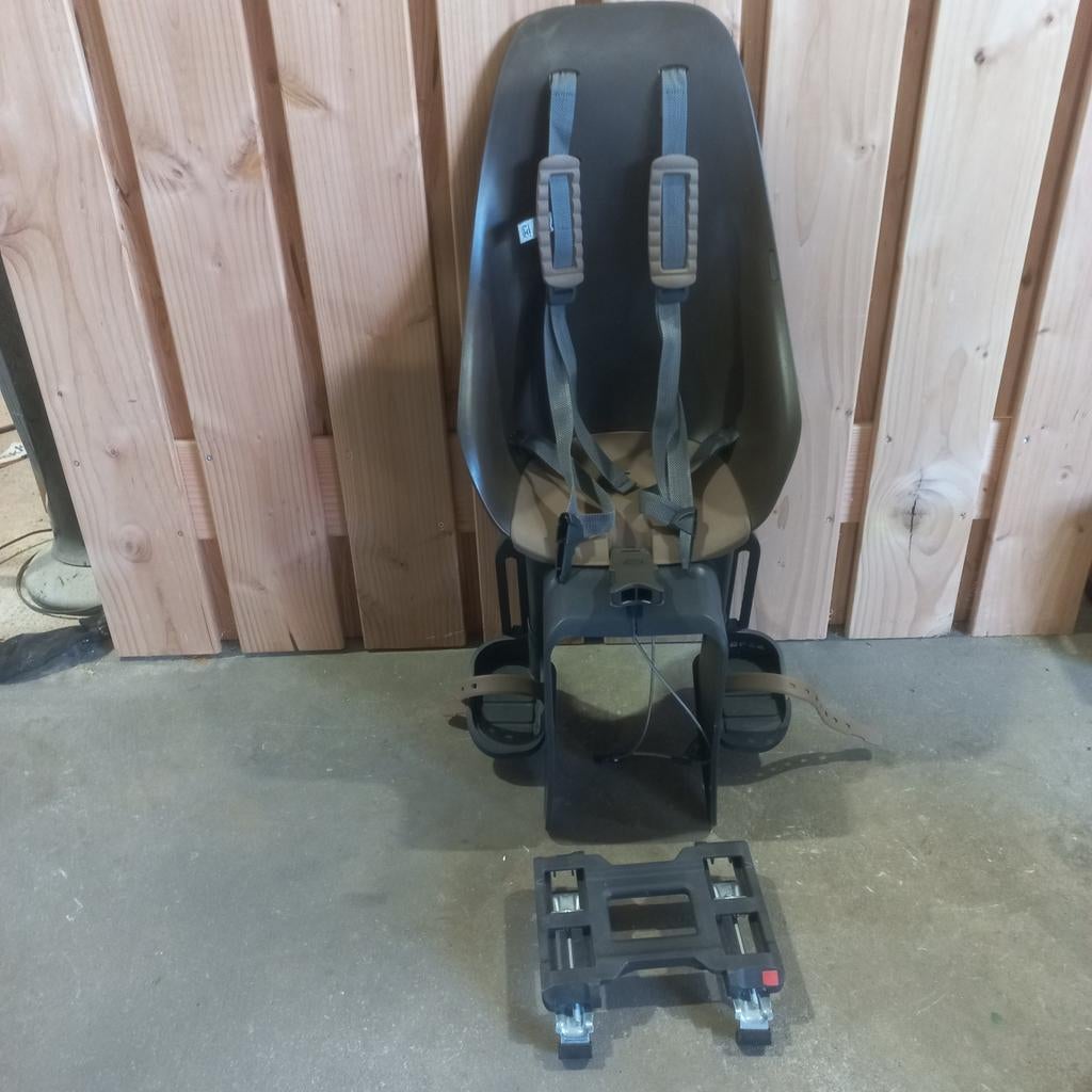 Iki Urban kinderstoel met adapter, donker bruin, Fietsen en Brommers, Ophalen, Gebruikt, Voetsteuntjes