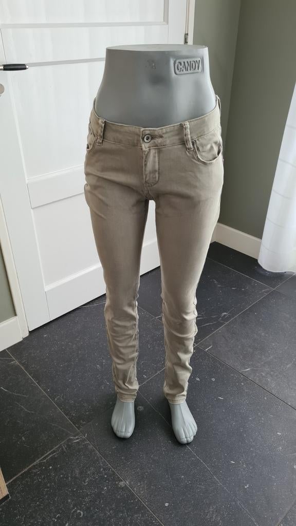 Monday Premium Taupe Stretch Broek Maat M ZGAN, Kleding | Dames, Broeken en Pantalons, Maat 38/40 (M), Bruin, Ophalen of Verzenden