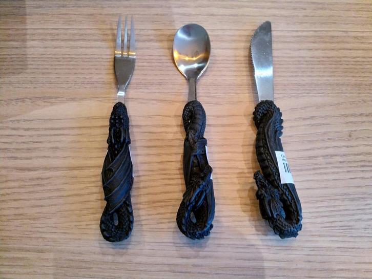 Bestek set met draken, nieuw, Huis en Inrichting, Keuken | Bestek, Nieuw, Bestekset, Overige materialen, Ophalen of Verzenden