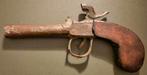 Antiek deco namaak pistool (nietwerkende trekker en hamer), Ophalen of Verzenden