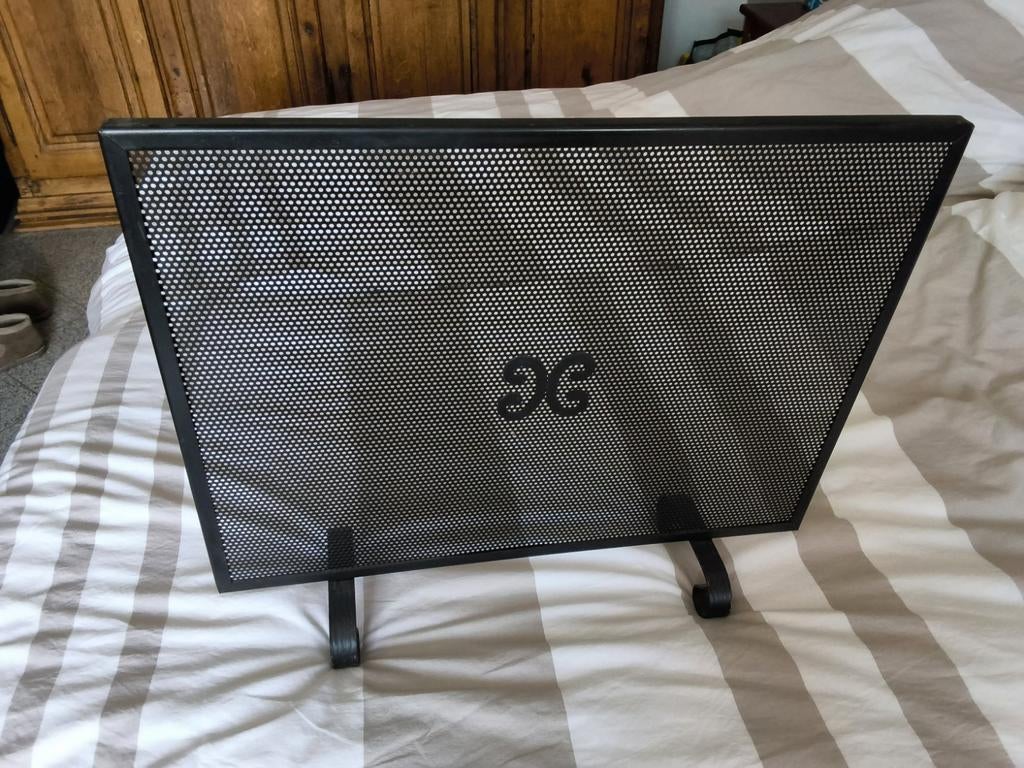 MOOI ZWART METALEN HAARDSCHERM. 60CMX45CM.MET ORNAMENT., Ophalen of Verzenden, Vrijstaande haard, Houthaard