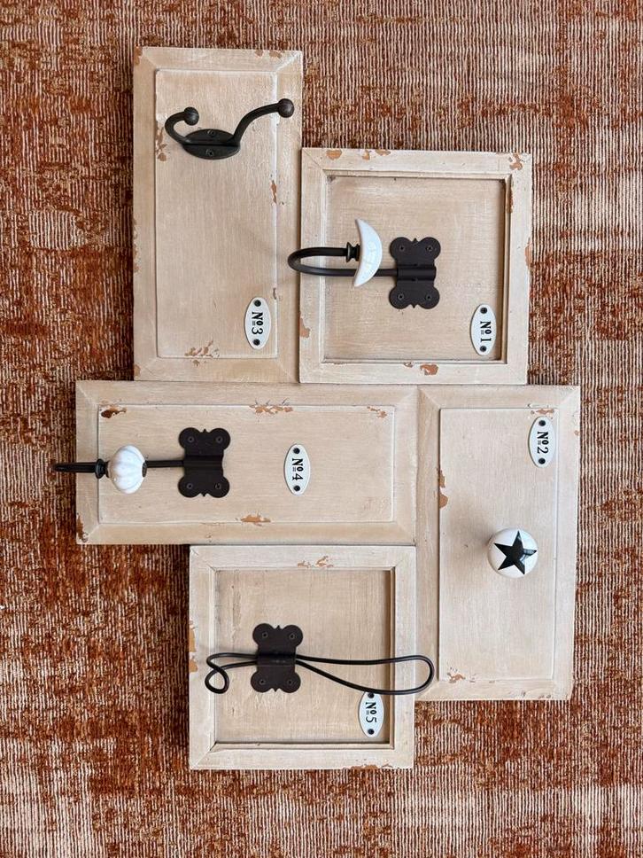 Wall Hooks — Rustieke wandorganizer met haken, Huis en Inrichting, Woonaccessoires | Kapstokken, Zo goed als nieuw, Wandhaken