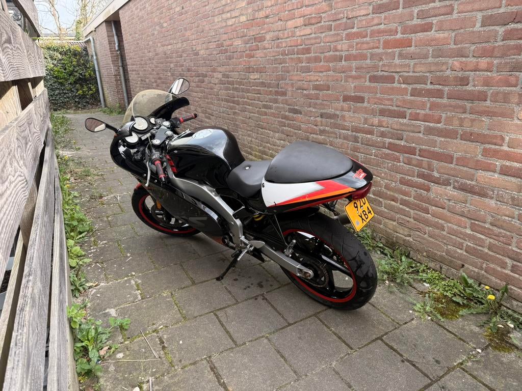 Aprilia rs50 uit 2005, Fietsen en Brommers, Ophalen, Gebruikt, Overige modellen, Maximaal 45 km/u