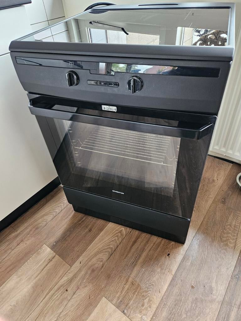 Vrijstaand inductie fornuis met oven, Witgoed en Apparatuur, Fornuizen, Ophalen, 4 kookzones, Zo goed als nieuw, Inductie