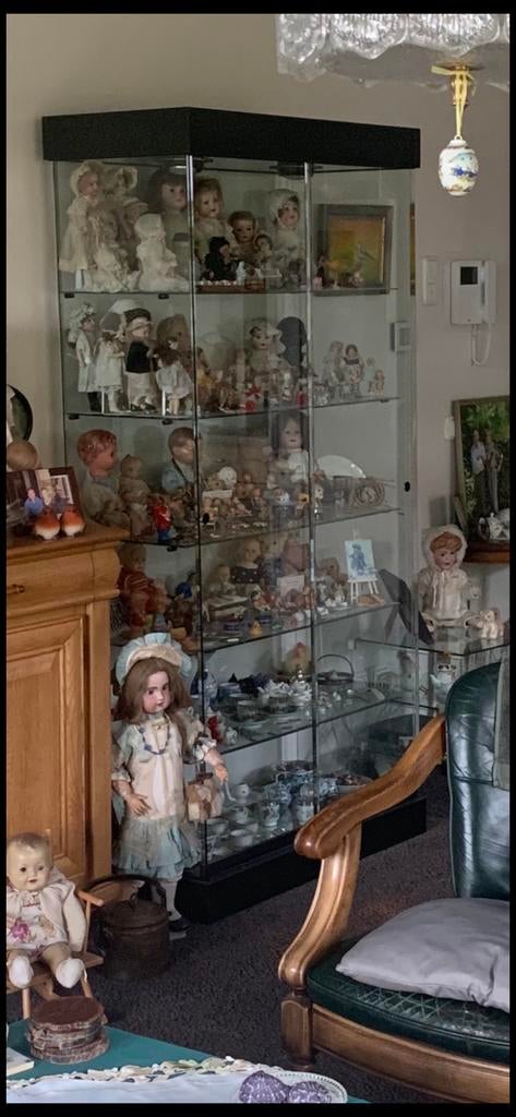 Luxe Glazen vitrine kast met facet randen met  schuifdeuren, Zo goed als nieuw, 150 tot 200 cm, 25 tot 50 cm, 50 tot 100 cm