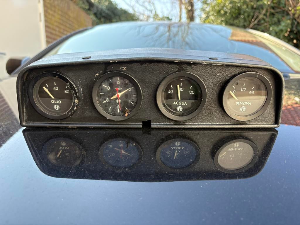 Vier Alfa Romeo metertjes in opbouwconsole, Ophalen, Gebruikt