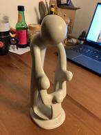 tafelbeeld 21 cm hoog. Ouder met kind, steen, Verzamelen, Beelden en Beeldjes, Ophalen of Verzenden, Zo goed als nieuw, Mens