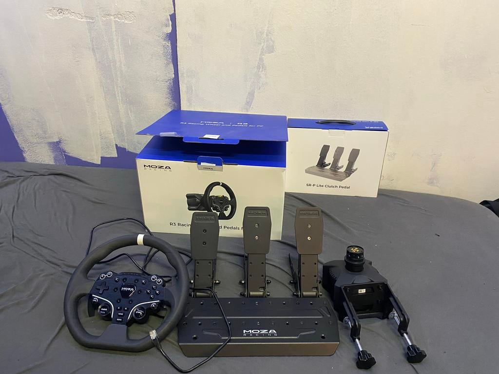 Moza R3 Racing Wheel met SR-P Lite Clutch Pedaal, Spelcomputers en Games, Online, 1 speler, Racen en Vliegen, Ophalen of Verzenden