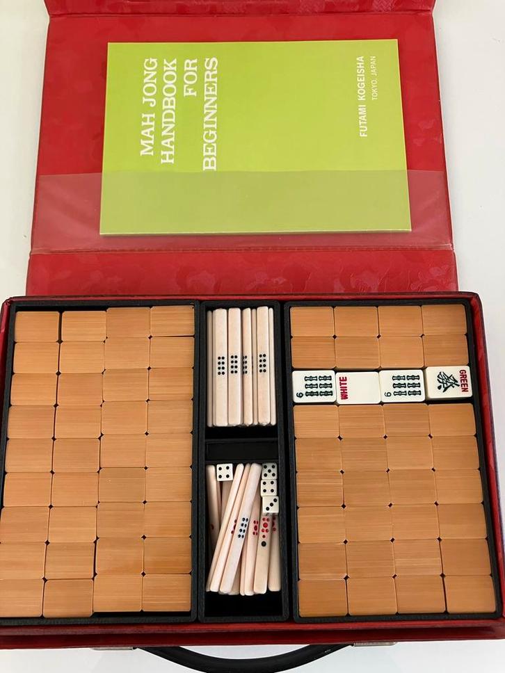 Mahjong spel in koffer met handleiding, Hobby en Vrije tijd, Gezelschapsspellen | Bordspellen, Gebruikt, Drie of vier spelers