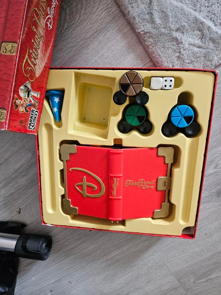 Trivial Pursuit Disney Editie - Familie Bordspel, Hobby en Vrije tijd, Gezelschapsspellen | Bordspellen, Vijf spelers of meer
