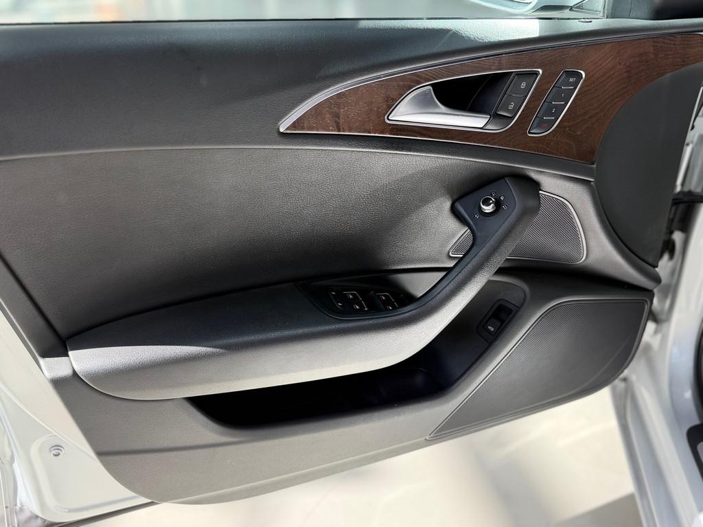 Audi A6 Limousine 2.0 TFSI Export price 13.500,-, Auto's, Automaat, 1998 cc, Gebruikt, Zwart