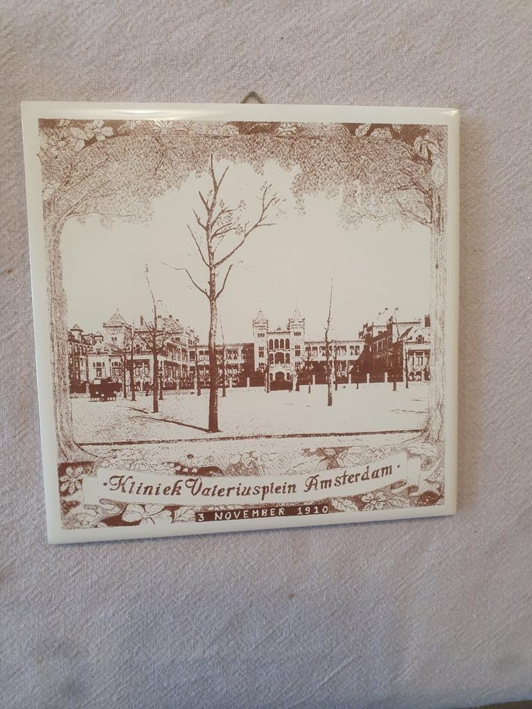 tegel herdenkingstegel kliniek Valeriusplein Amsterdam 1910, Antiek en Kunst, Ophalen