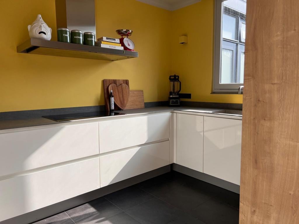 Moderne hoekkeuken uit 2017 in nette staat, Gebruikt, Overige materialen, Wit, Hoekkeuken