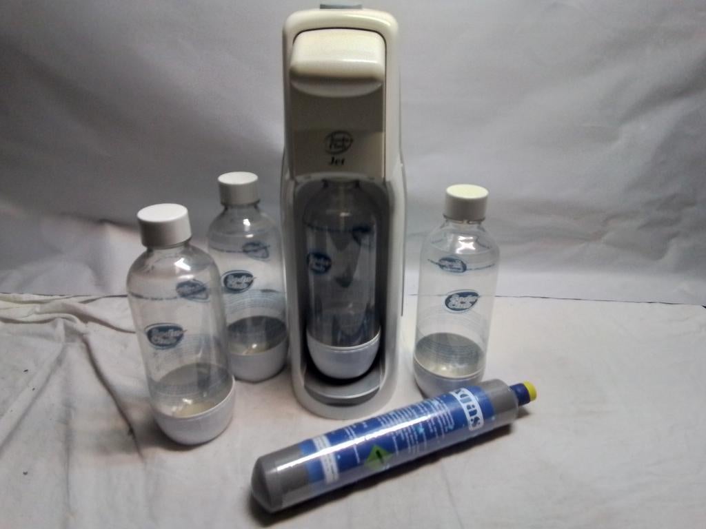 SodaStream met 4 flessen en 1 CO2 tank, Witgoed en Apparatuur, Ophalen of Verzenden, Gebruikt
