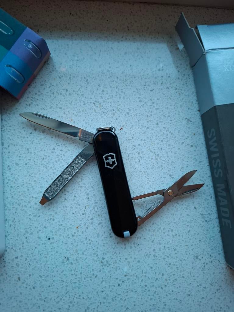 Victorinox Classic SD zwart mes zakmes mes, Ophalen of Verzenden, Nieuw