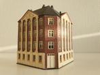 HELJAN N B-463 Bankgebouw hoekpand afm. 105 x 105 x 150 mm, Hobby en Vrije tijd, Overige merken, Gebruikt, Gelijkstroom of Wisselstroom