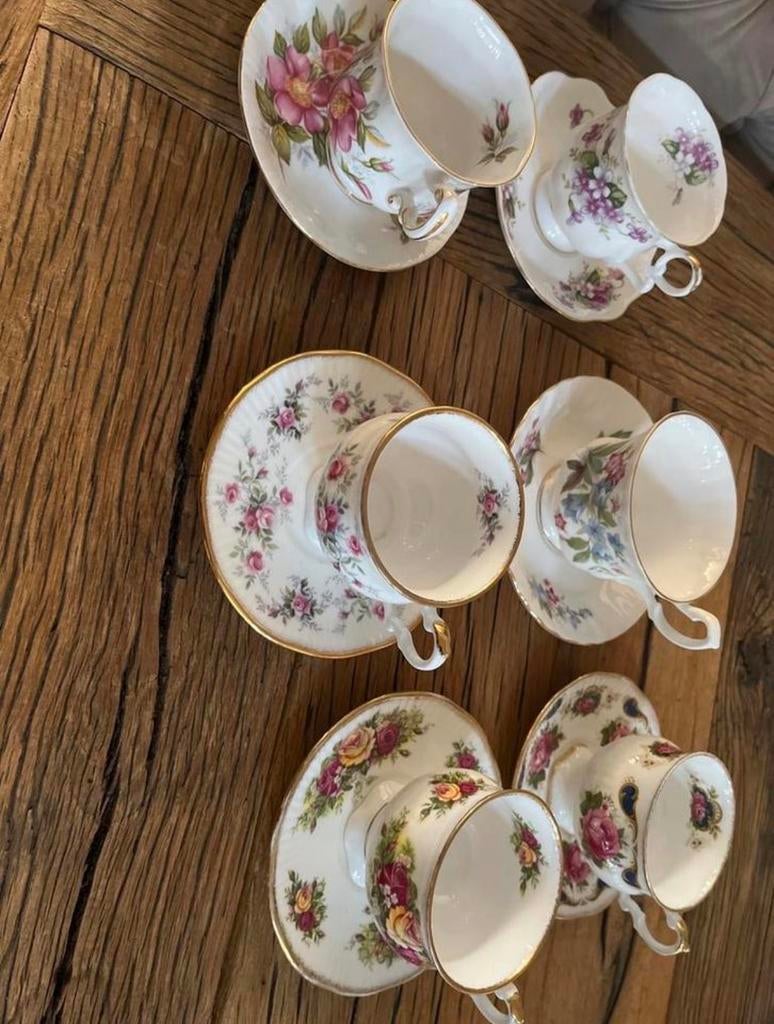 6 Engelse porseleinen kop en schotel setjes met bloemmotief, Antiek en Kunst, Ophalen of Verzenden