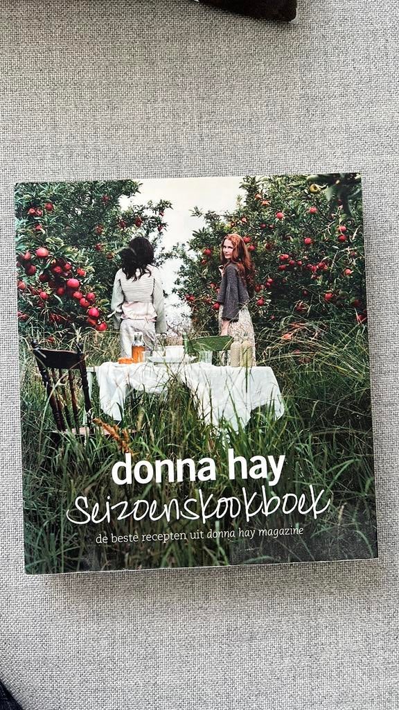 Donna Hay - Donna Hay seizoenskookboek, Ophalen of Verzenden, Zo goed als nieuw, Donna Hay