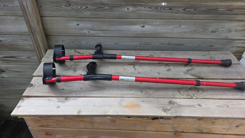 CRUTCHES,  Adjustable,  type  Multimotion, light and strong, Ophalen of Verzenden