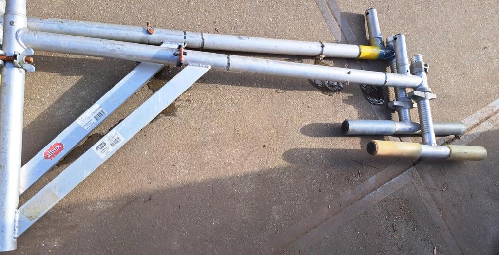 Te koop altrex uitwijkconsole set verstelbaar, Doe-het-zelf en Verbouw, Steigers, Altrex, Ophalen of Verzenden, Rolsteiger of Kamersteiger