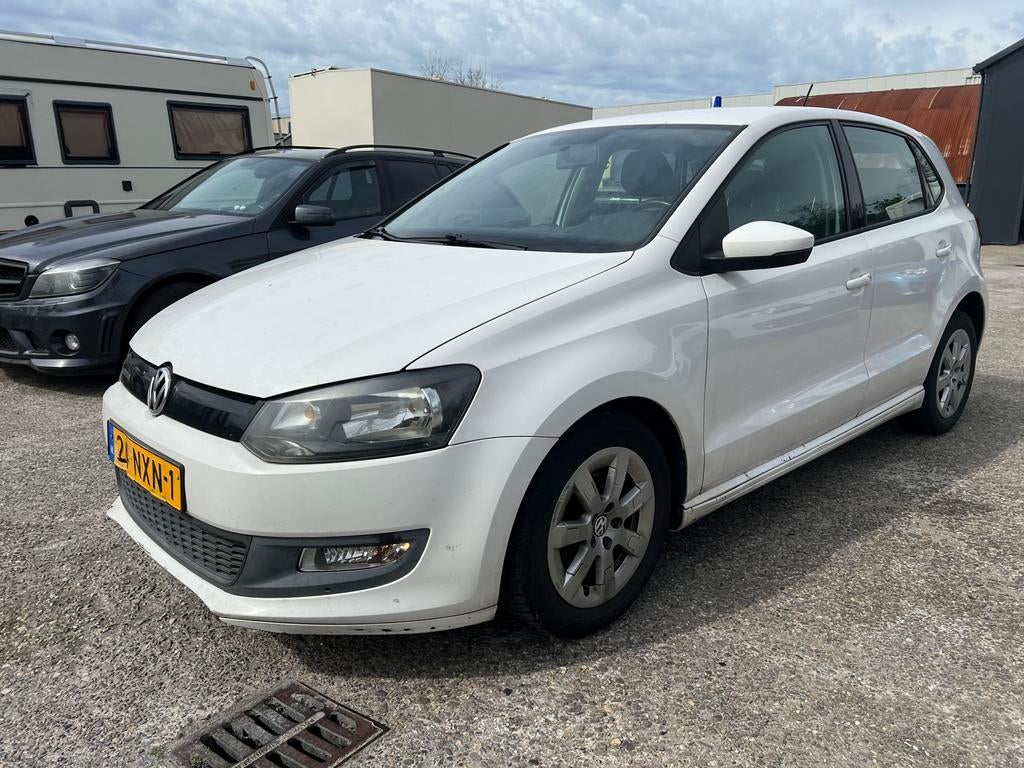 Volkswagen Polo 1.2 TDI 75PK 5D Bluemotion 2010 Wit DEFECT, Auto's, Voorwielaandrijving, Euro 5, 74 pk, 1199 cc