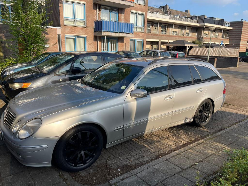 Mercedes-Benz E-Klasse 3.2 E320 Combi AUT 2003 Grijs, Auto's, Mercedes-Benz, Automaat, Achterwielaandrijving, Stationwagon, Particulier