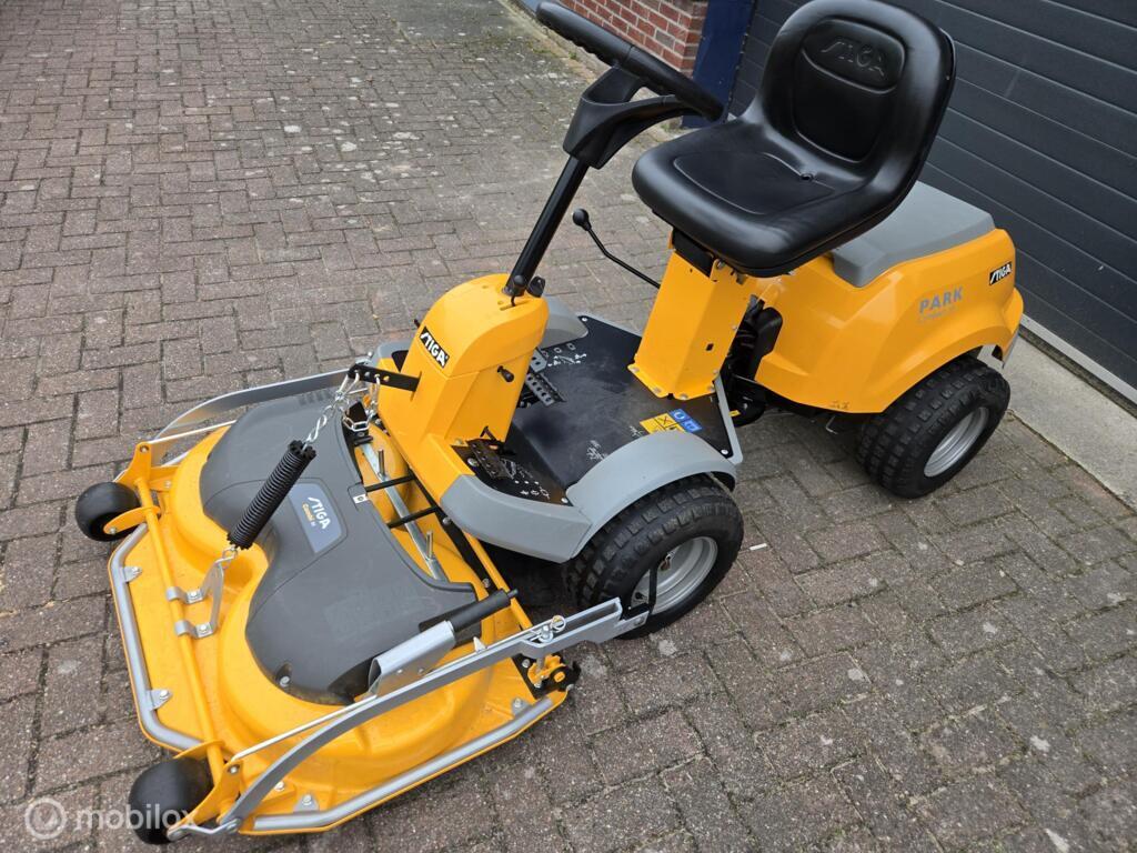 Zitmaaier  frontmaaier  stiga park compact  mulch hydro