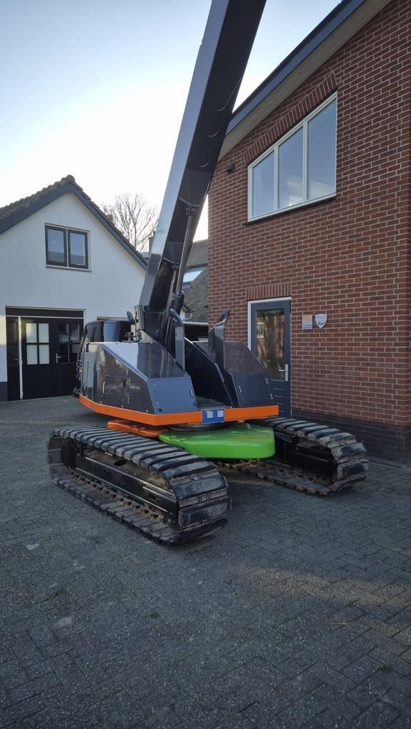 Aichi hoogwerker in bedrijfskleuren spuiten, Ophalen