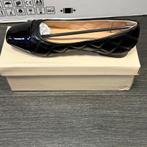 Parijse Chic: Loveshoes Paris – Zwart & Elegant! | Maat 37, Loveshoes, Zwart, Ophalen of Verzenden, Sneakers of Gympen