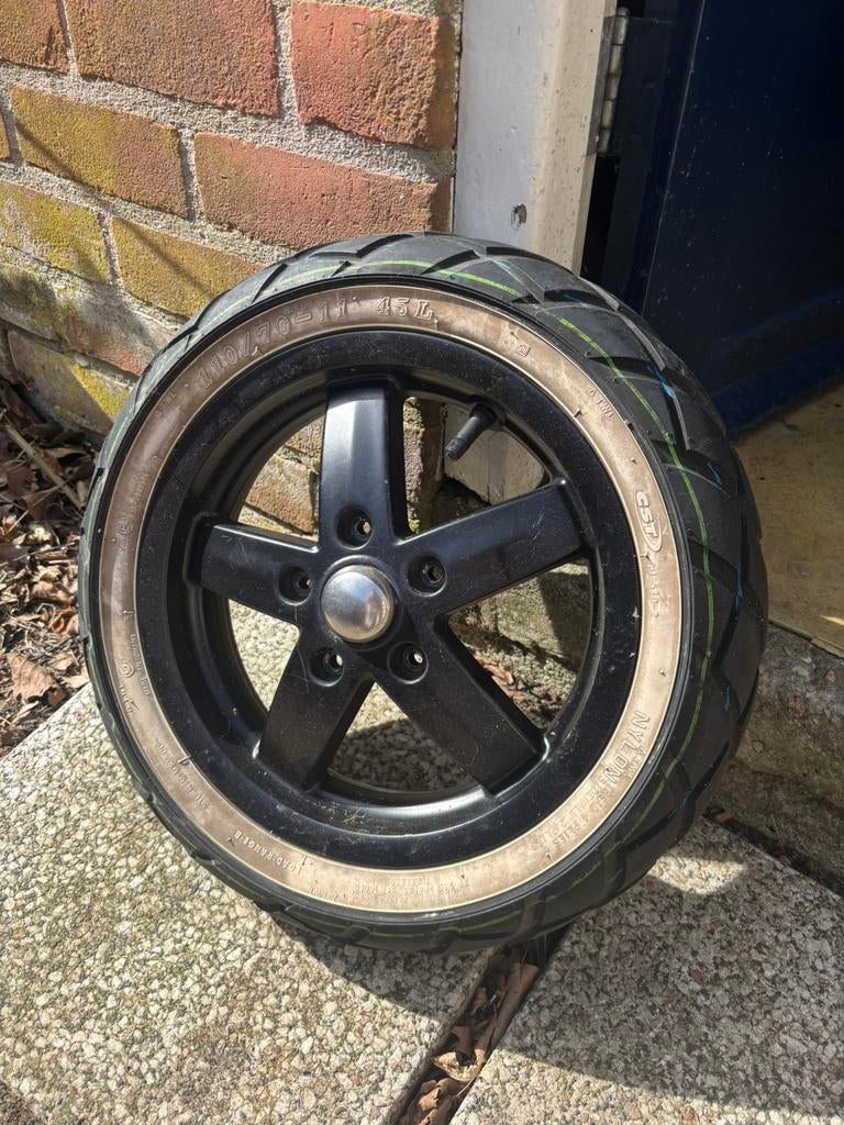 Vespa LX50 velg met band, Ophalen of Verzenden, Gebruikt, Overige typen