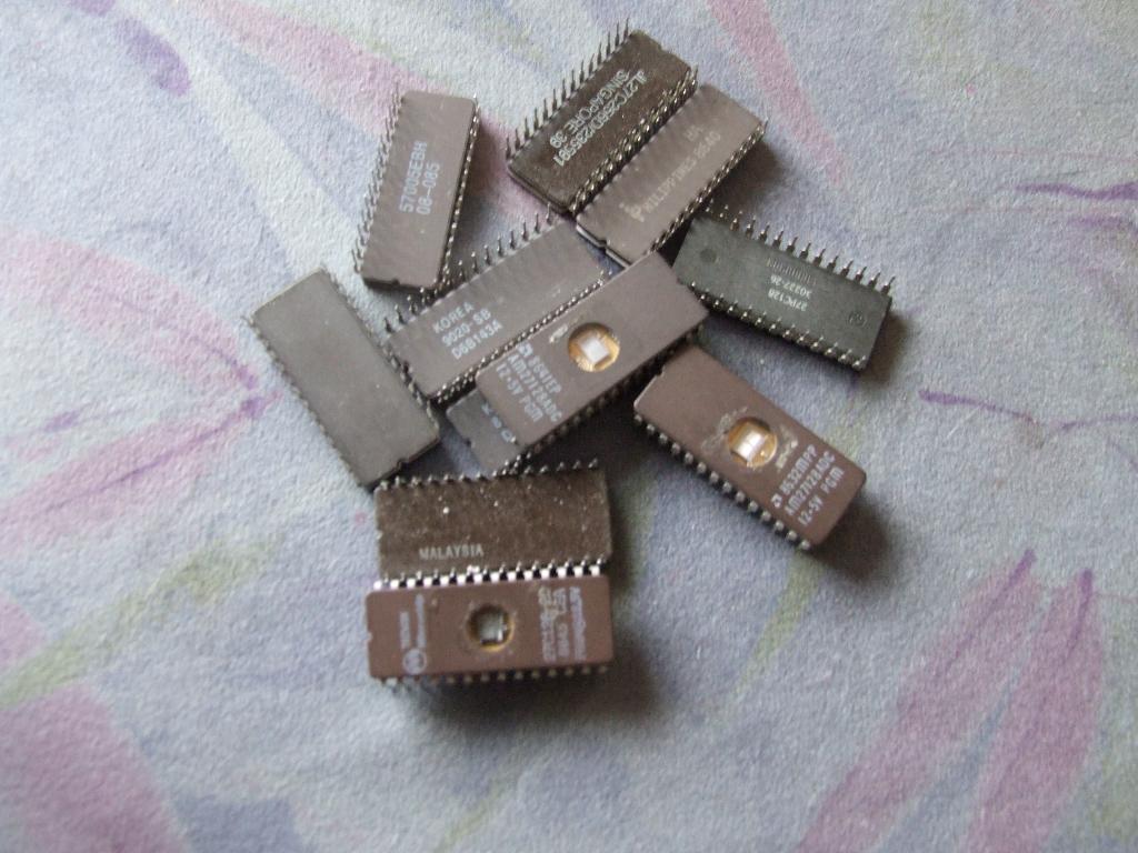 Te koop eprom;s   € 2,50  voor je zend/ontvanger, Telecommunicatie, Zenders en Ontvangers, Ophalen of Verzenden, Nieuw