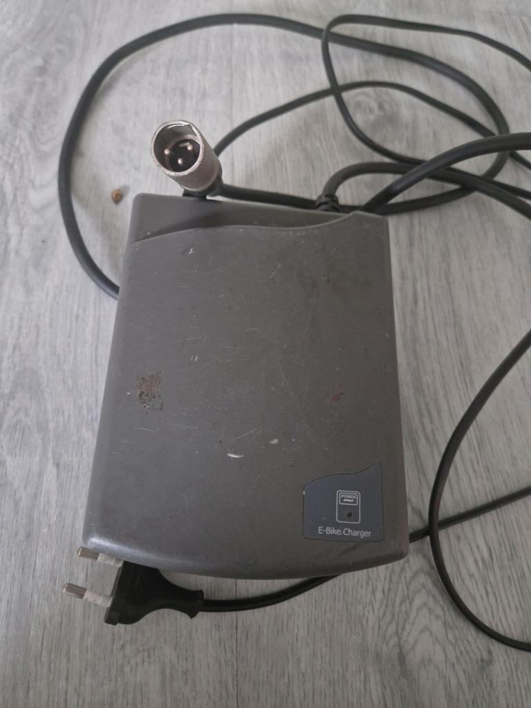 Oplader sparta ion 3 pins, Ophalen, Gebruikt