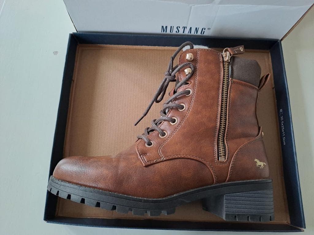 Laarzen Mustang maat 38, Kleding | Dames, Schoenen, Hoge laarzen, Bruin, Ophalen of Verzenden, Zo goed als nieuw
