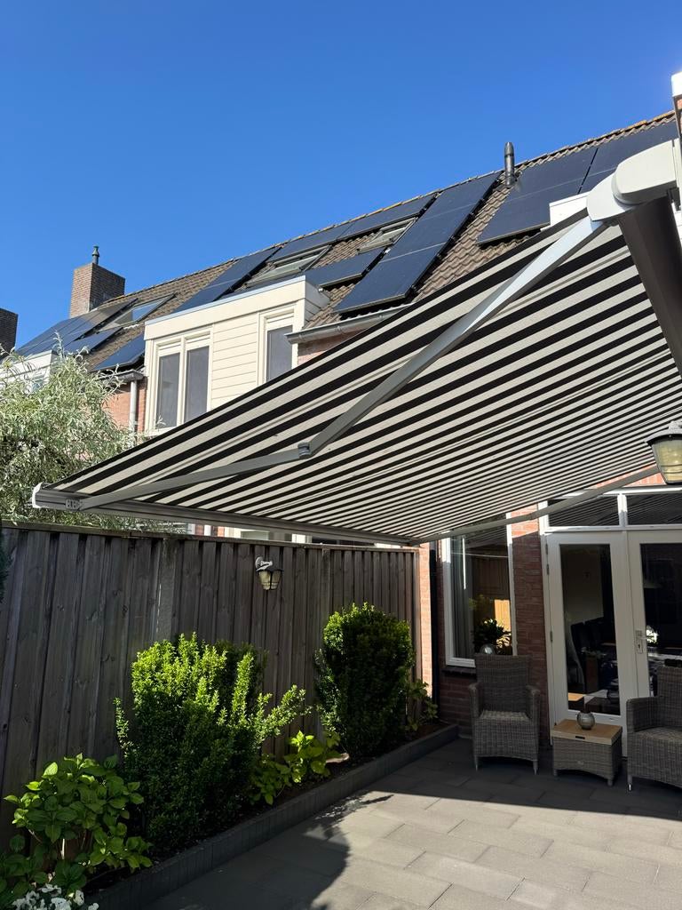 Zonnescherm 4,5 meter incl afstandsbediening, Tuin en Terras, Gebruikt, Elektrisch, Ophalen of Verzenden, 150 tot 300 cm