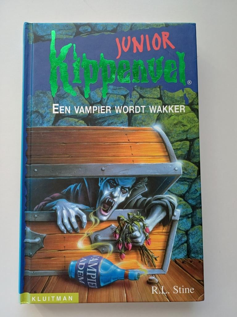 Kippenvel Junior: Een Vampier Wordt Wakker - R.L. Stine, Ophalen of Verzenden, Zo goed als nieuw, R.L. Stine, Fictie algemeen