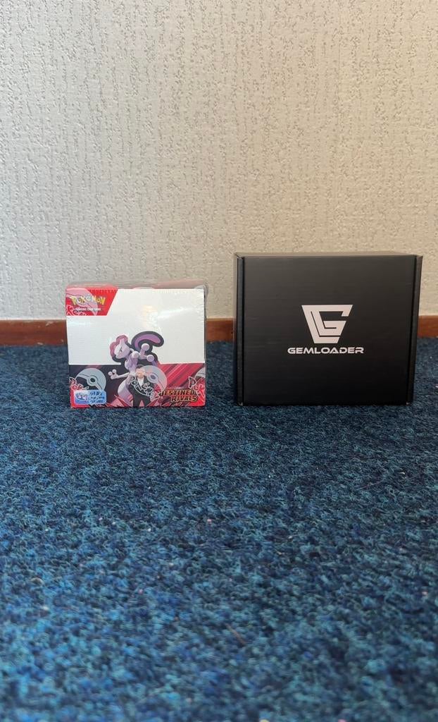 Pokemon Destined Rivals Booster Box SEALED incl. acryl case, Hobby en Vrije tijd, Verzamelkaartspellen | Pokémon, Ophalen of Verzenden