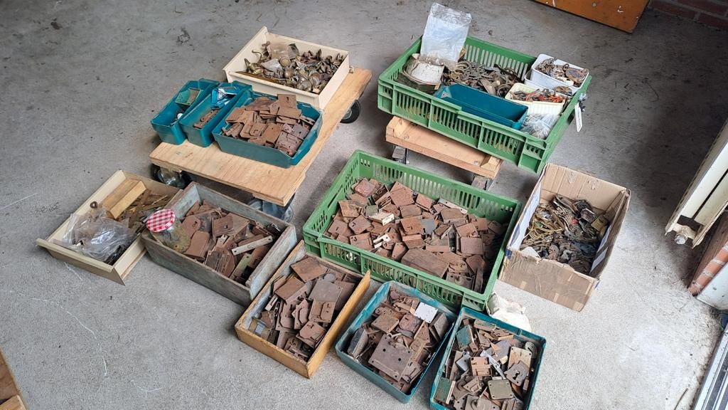 Grote partij antiek beslag en sloten, Ophalen, Gebruikt