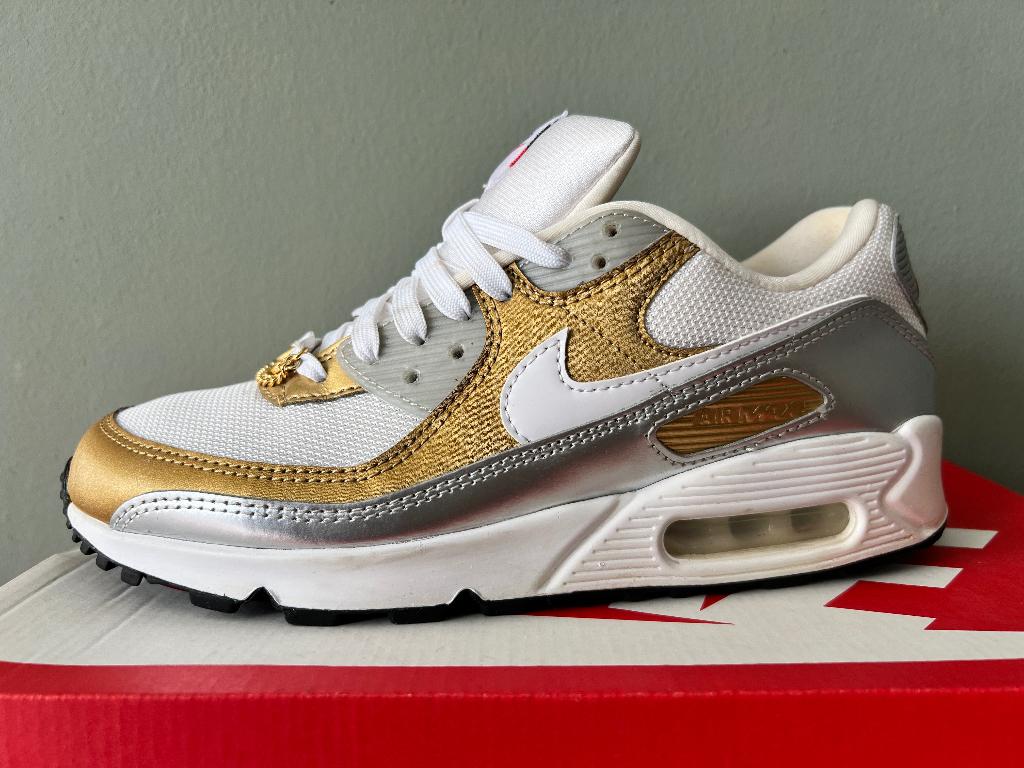 Nike Air Max 90 wit zilver goud 40.5 OG charms nette staat, Kleding | Dames, Schoenen, Wit, Ophalen of Verzenden, Nike air max