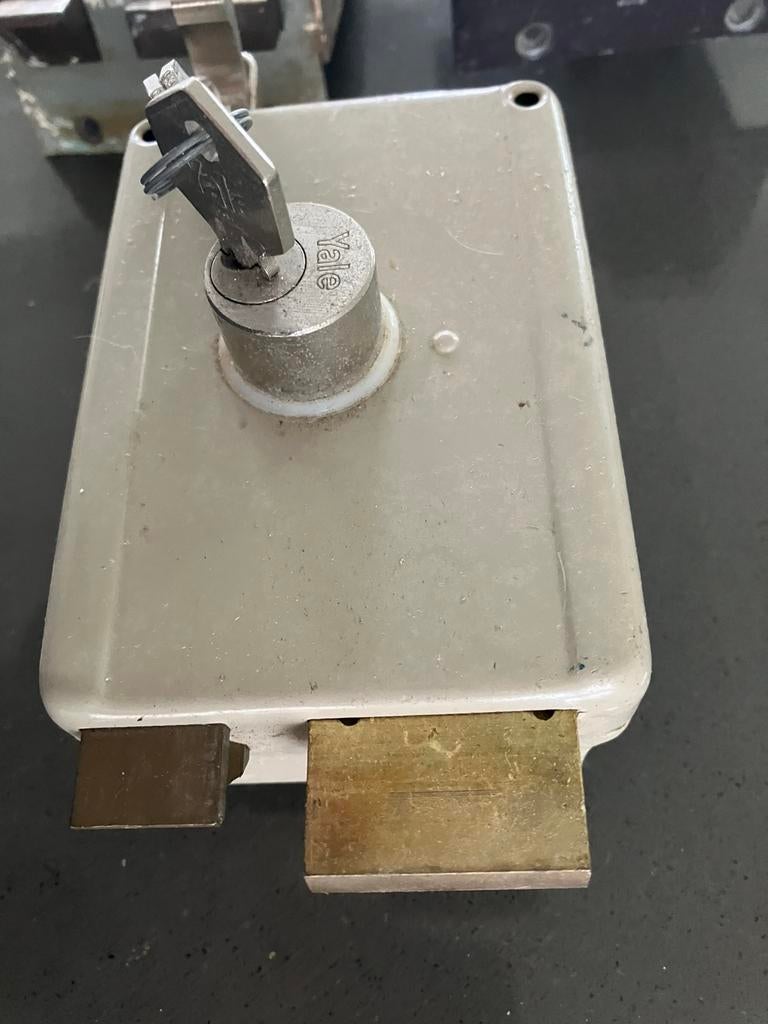 Opleg sloten, 1 Yale, 2x Lips, Ophalen of Verzenden, Slot