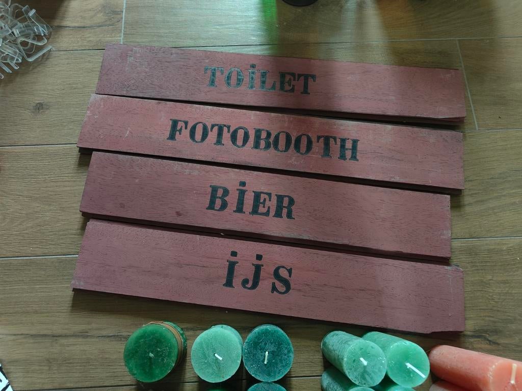 Houten bordjes voor bruiloft of feest, Ophalen of Verzenden, Versiering, Geboorte of Huwelijk